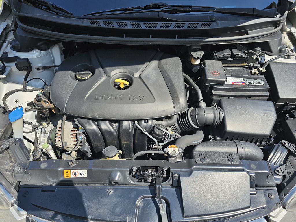 2012 Hyundai Elantra Image 28