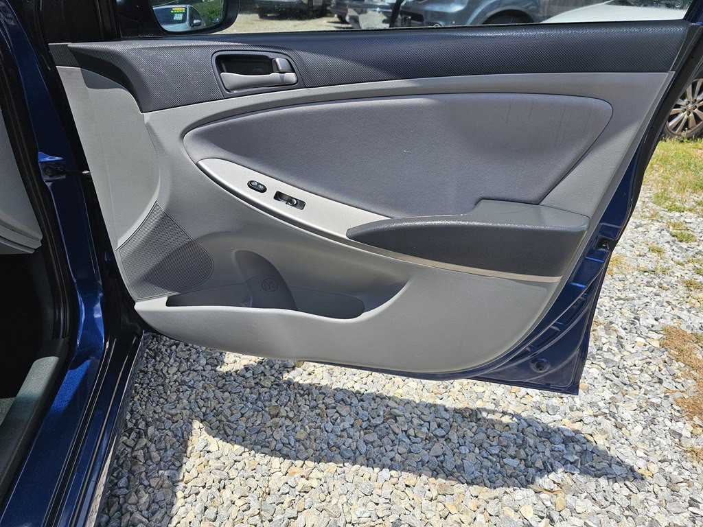 2017 Hyundai Accent Image 18