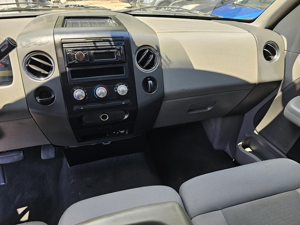 2004 Ford F-150 Image 18