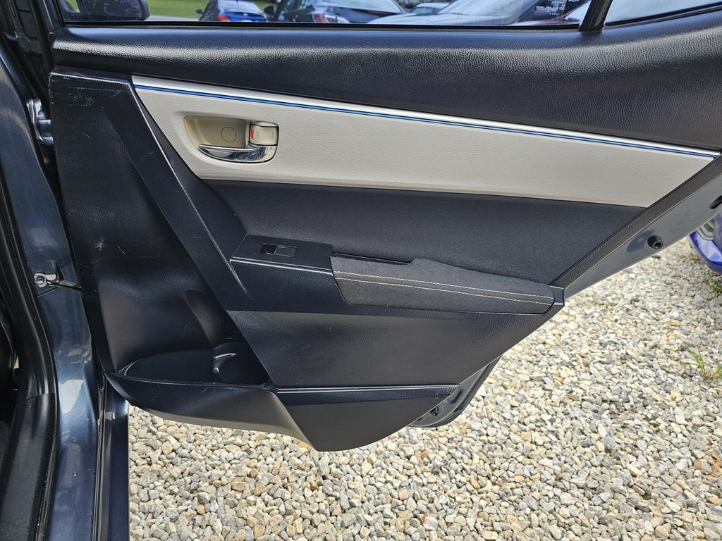 2016 Toyota Corolla Image 16