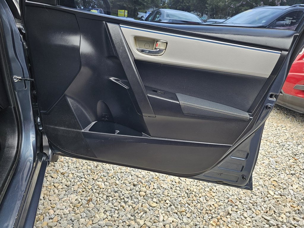 2016 Toyota Corolla Image 18