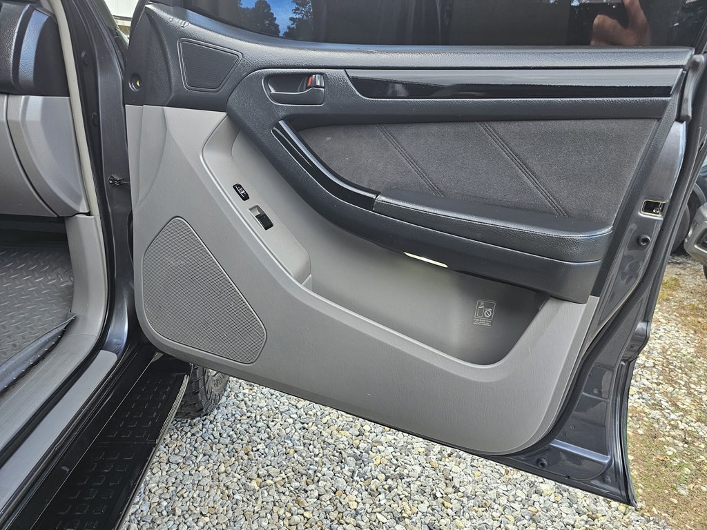 2005 Toyota 4Runner Image 18