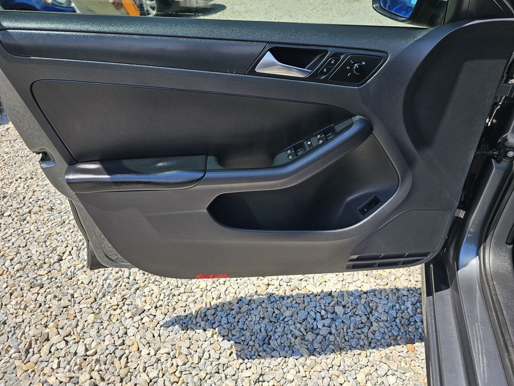 2012 Volkswagen Jetta Image 12