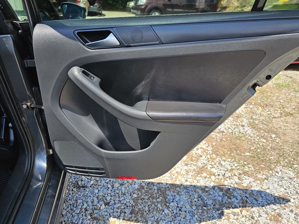 2012 Volkswagen Jetta Image 16