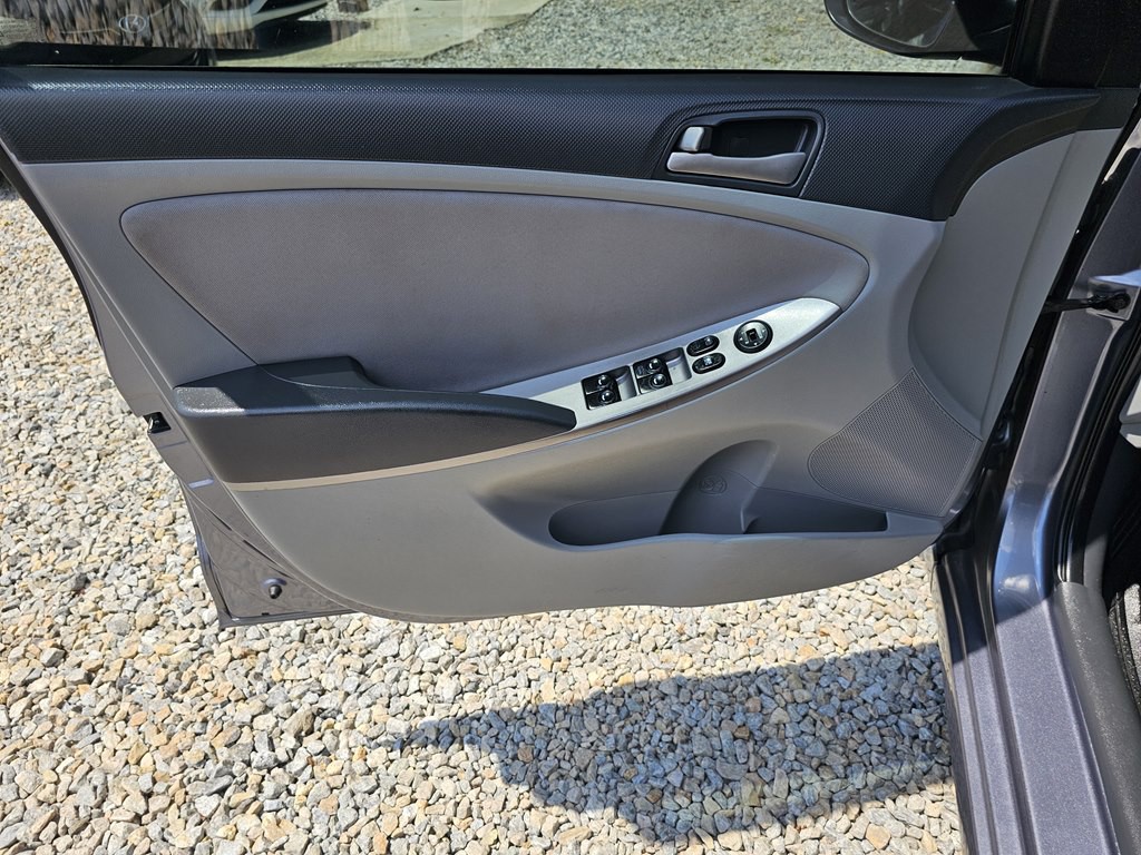2017 Hyundai Accent Image 12