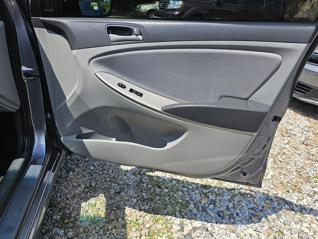 2017 Hyundai Accent Image 18
