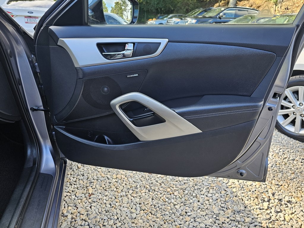 2013 Hyundai Veloster Image 16
