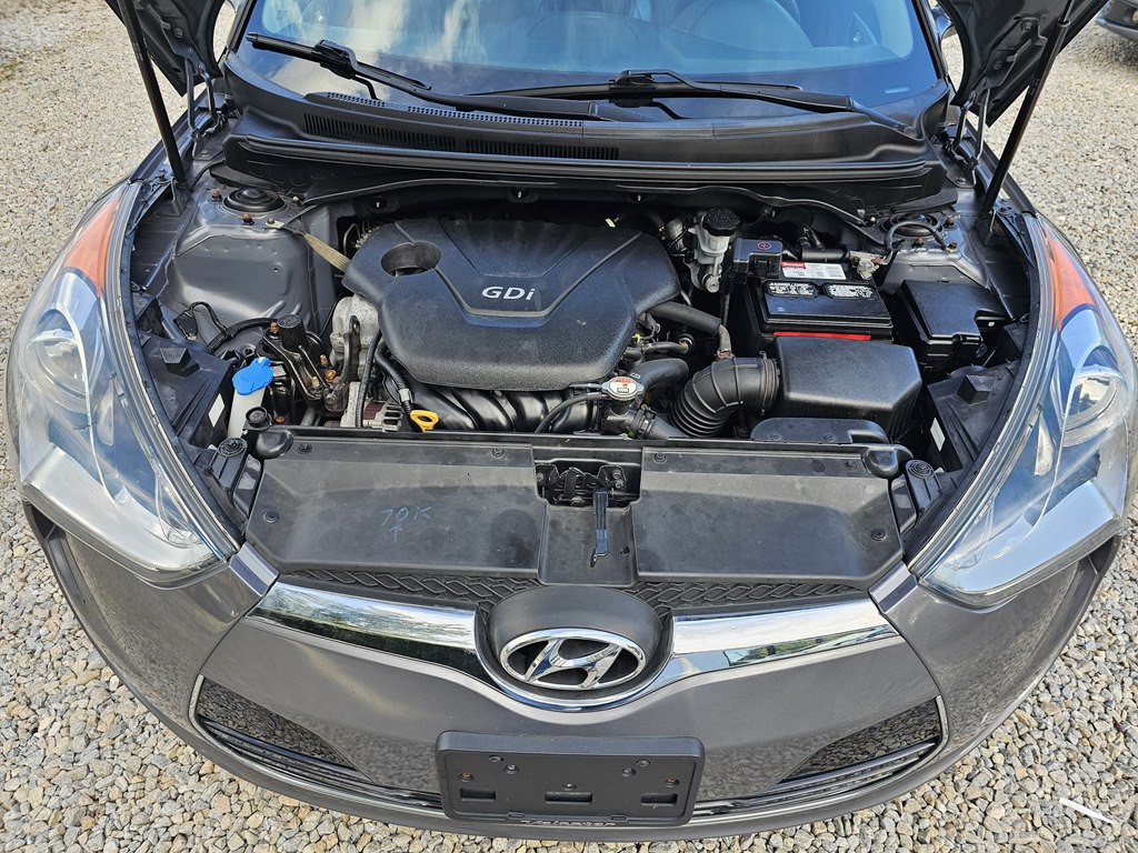 2013 Hyundai Veloster Image 24