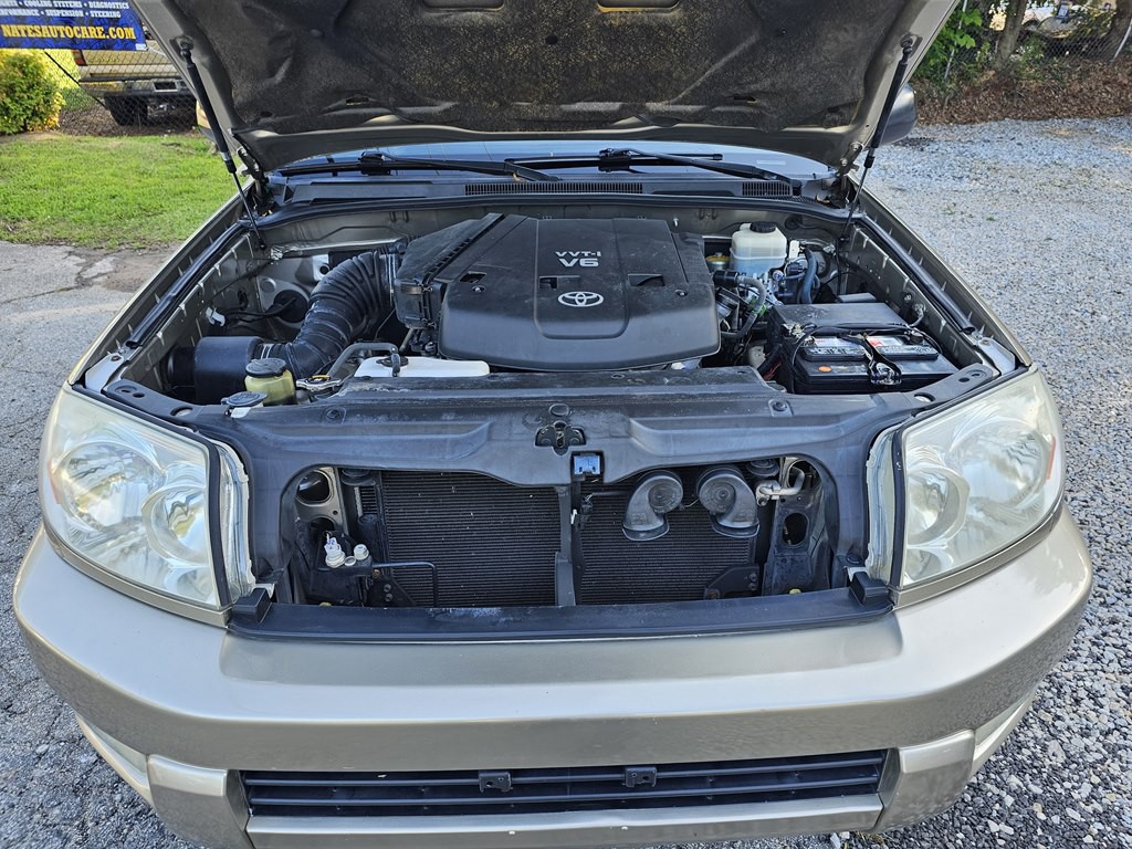 2005 Toyota 4Runner Image 25