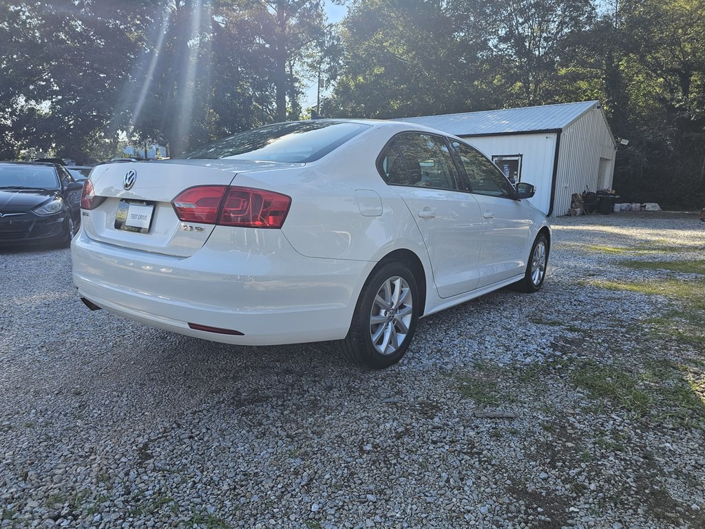 2011 Volkswagen Jetta Image 8