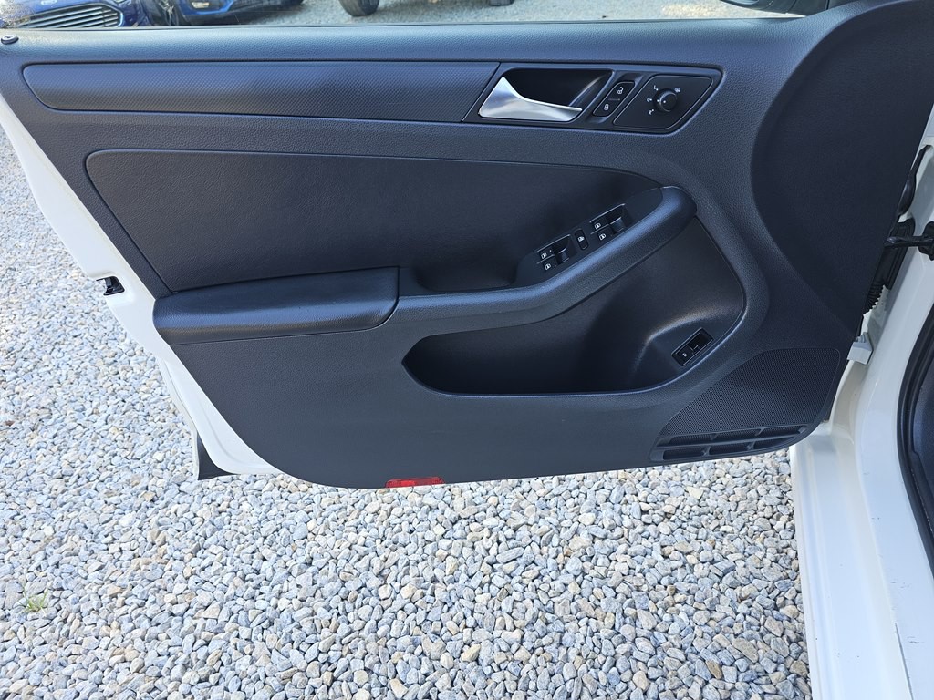 2011 Volkswagen Jetta Image 12