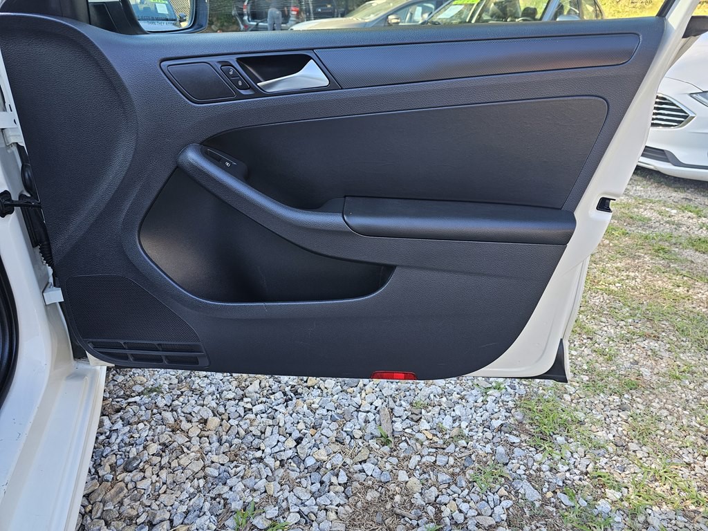 2011 Volkswagen Jetta Image 18