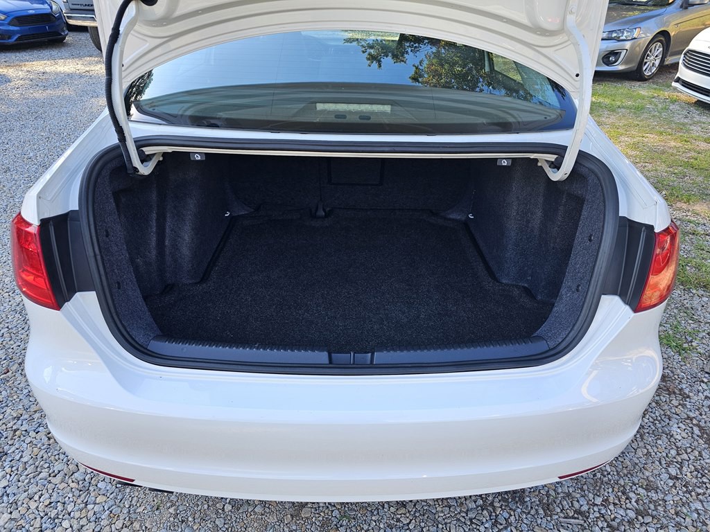 2011 Volkswagen Jetta Image 24
