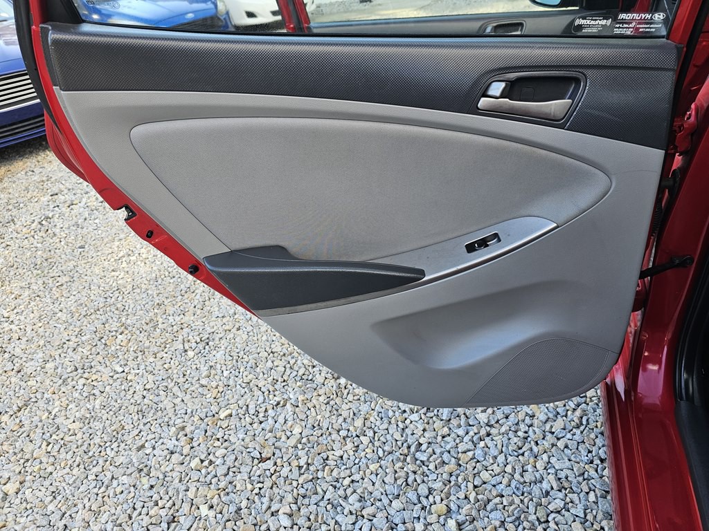 2015 Hyundai Accent Image 14