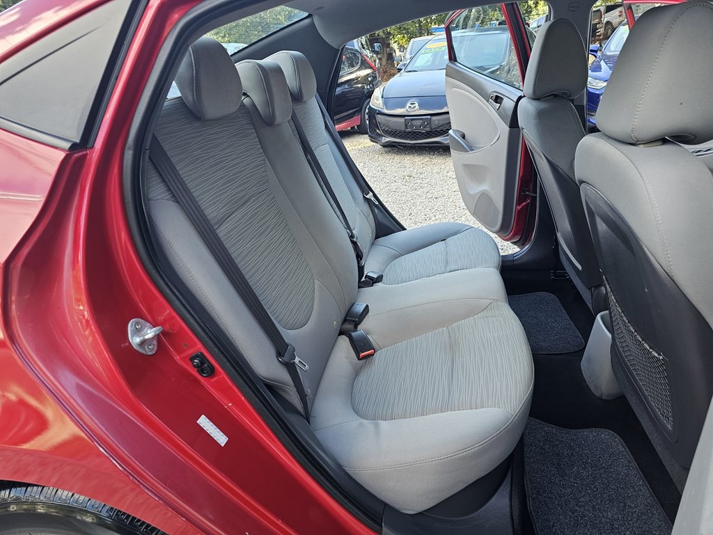 2015 Hyundai Accent Image 15