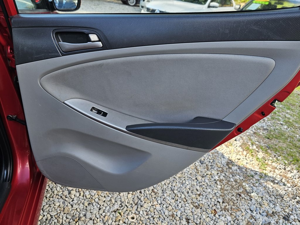 2015 Hyundai Accent Image 16