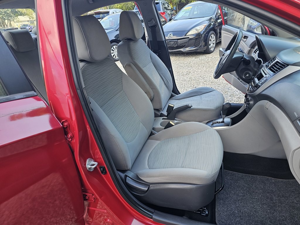 2015 Hyundai Accent Image 17