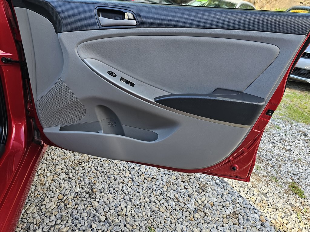 2015 Hyundai Accent Image 18