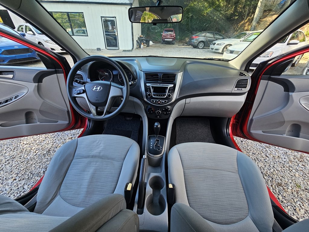 2015 Hyundai Accent Image 19