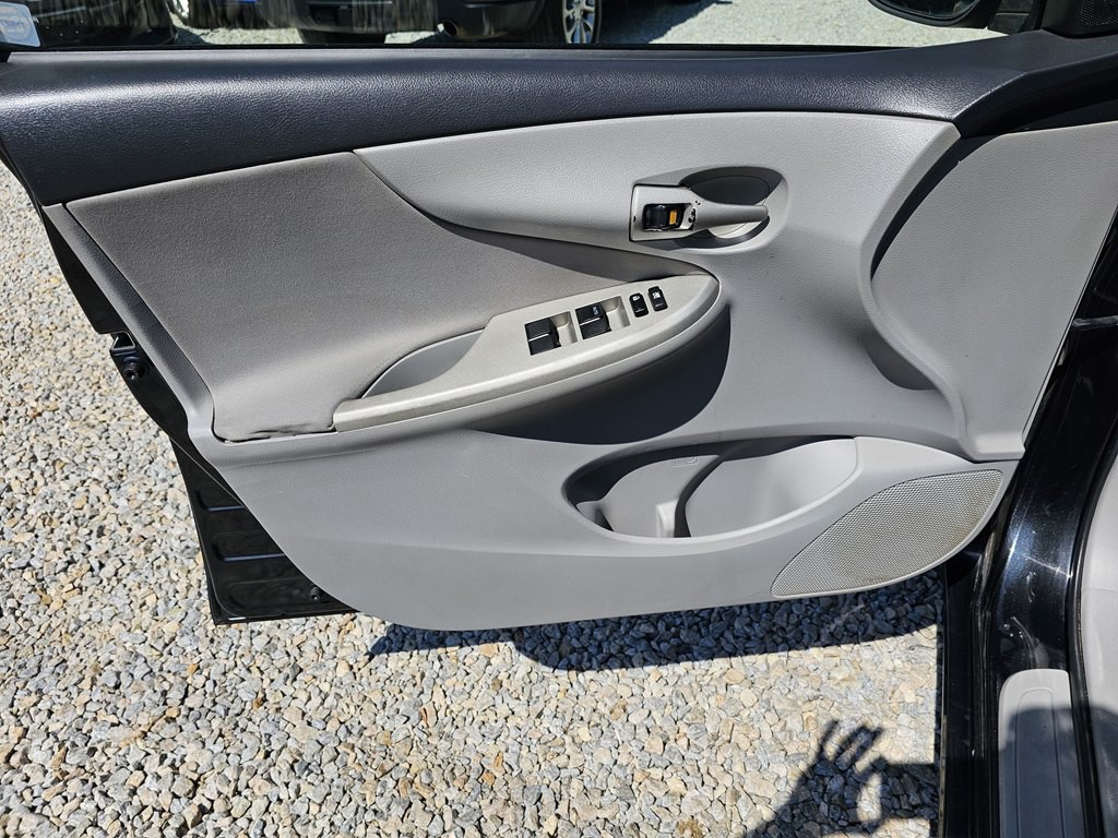 2012 Toyota Corolla Image 12