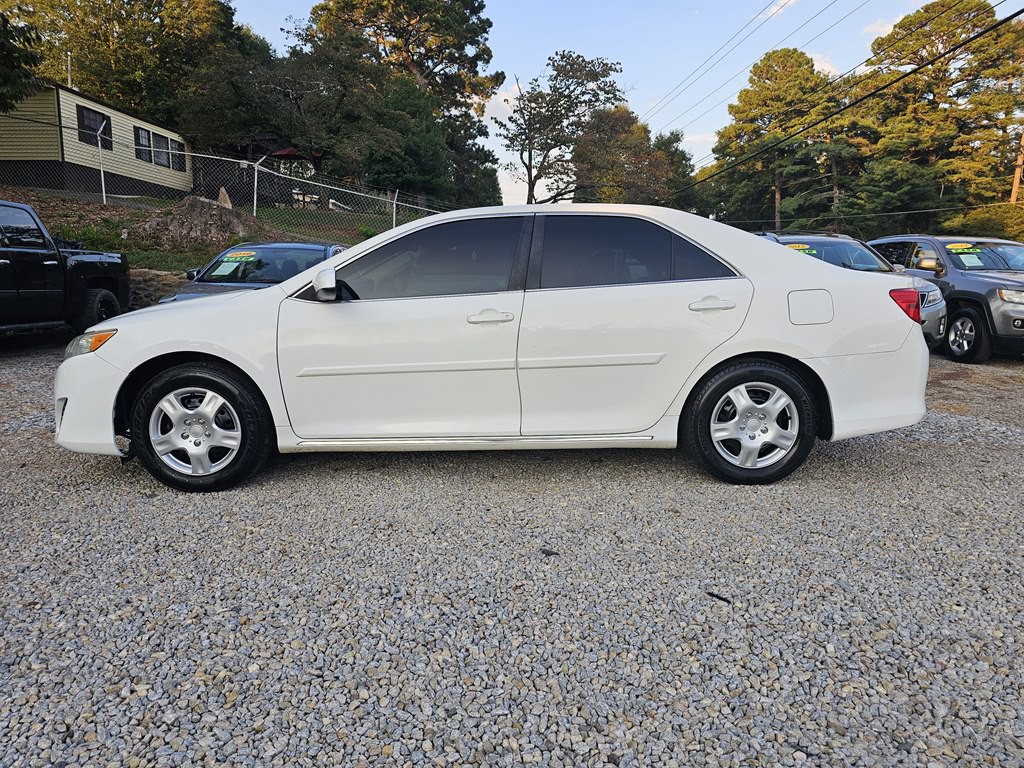 2014 Toyota Camry Image 2