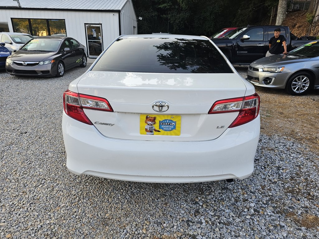 2014 Toyota Camry Image 8