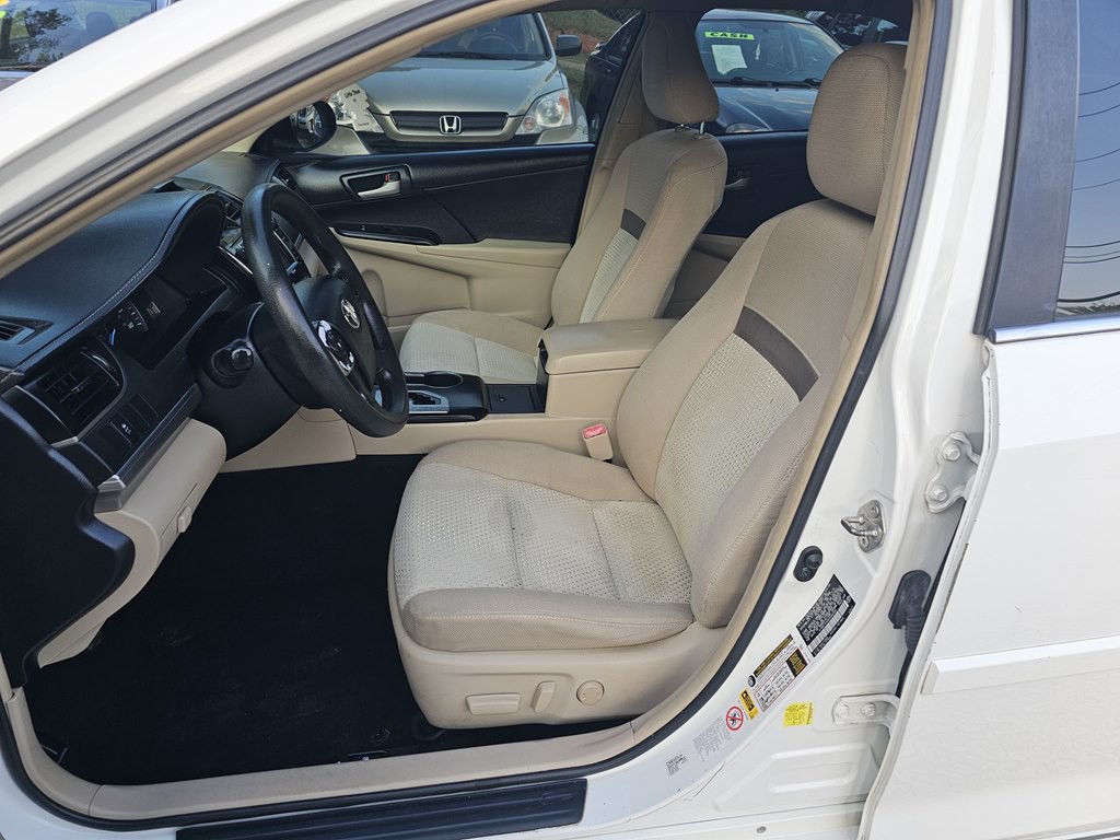 2014 Toyota Camry Image 10