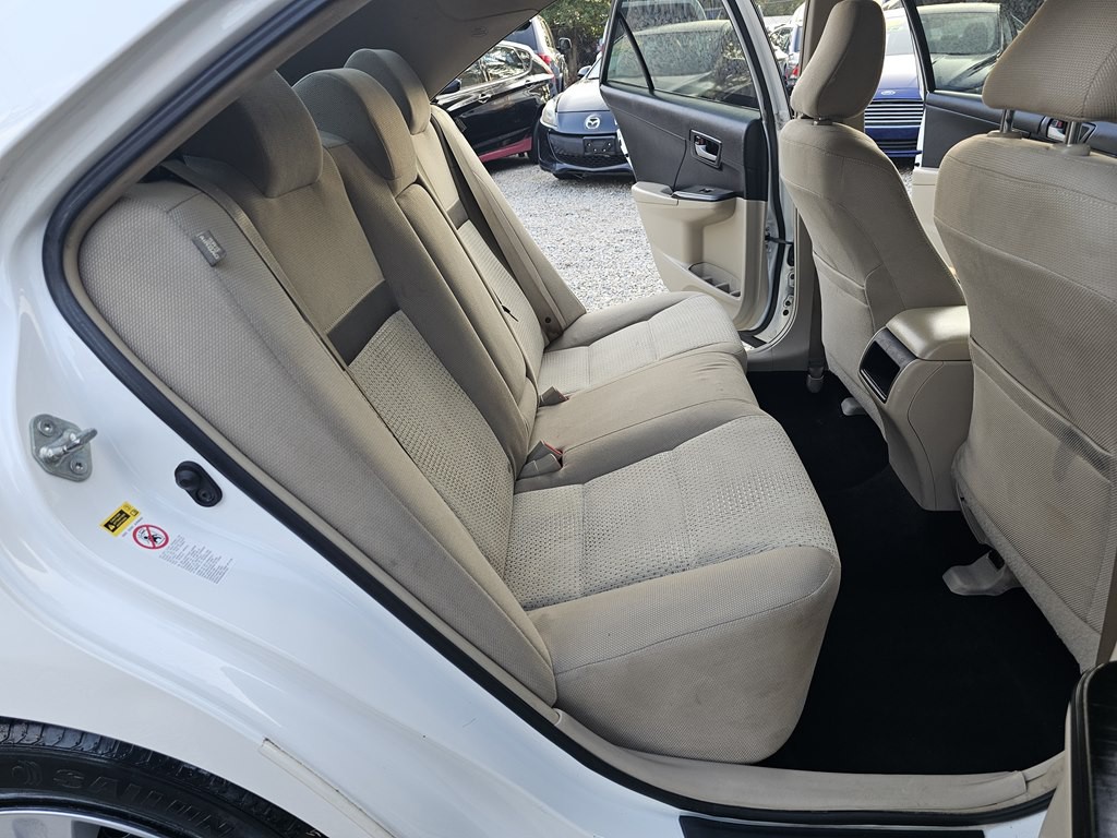 2014 Toyota Camry Image 14