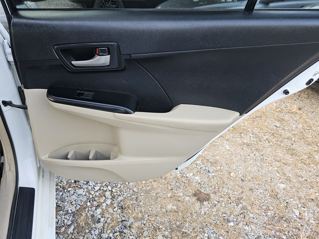 2014 Toyota Camry Image 15