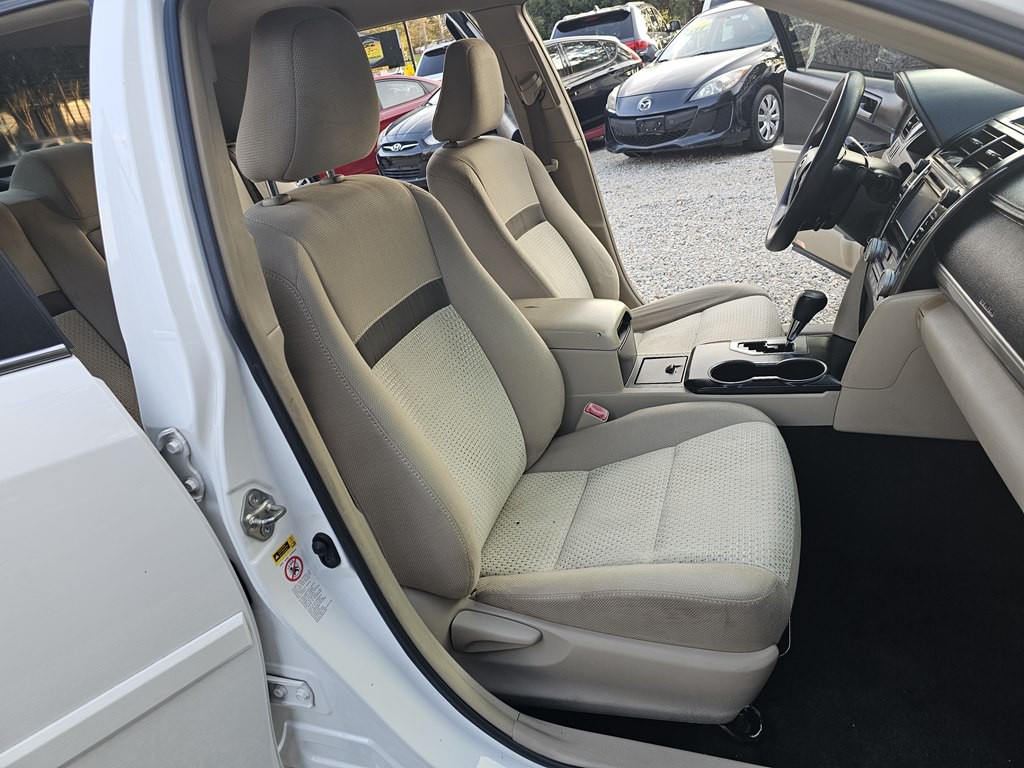 2014 Toyota Camry Image 16