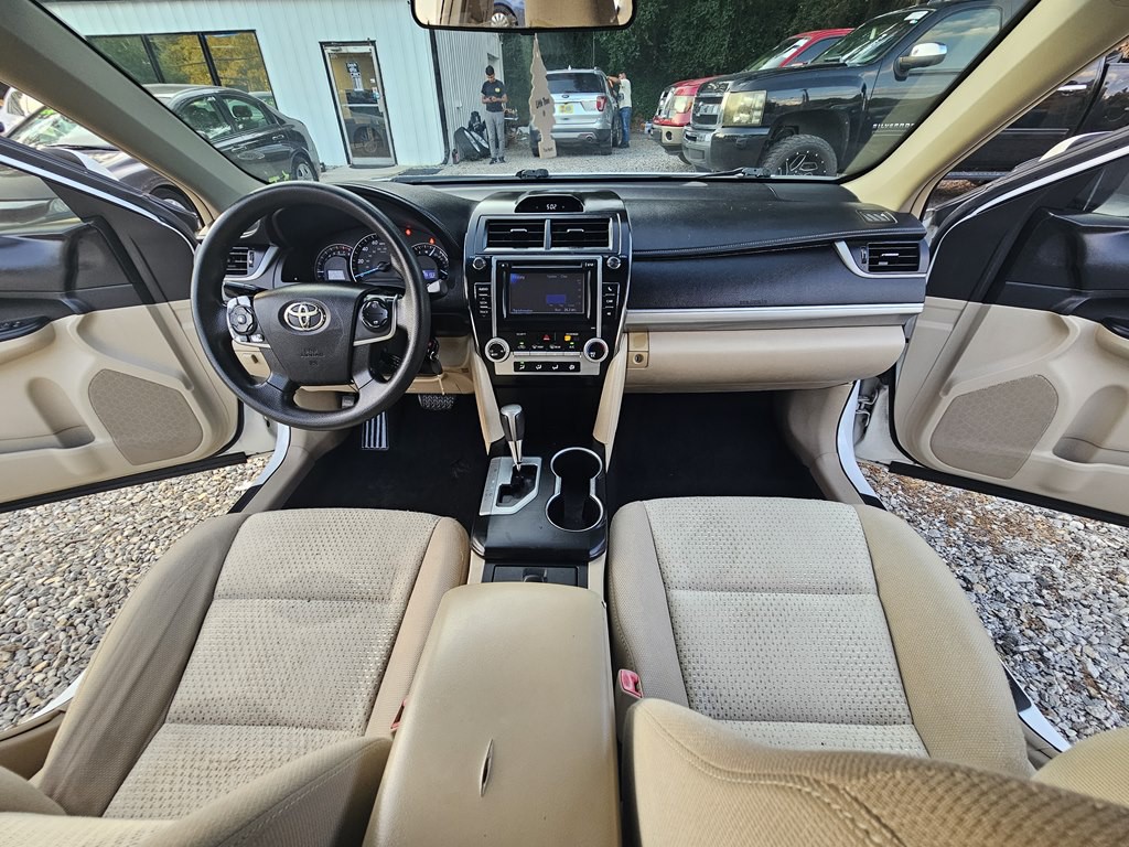 2014 Toyota Camry Image 18