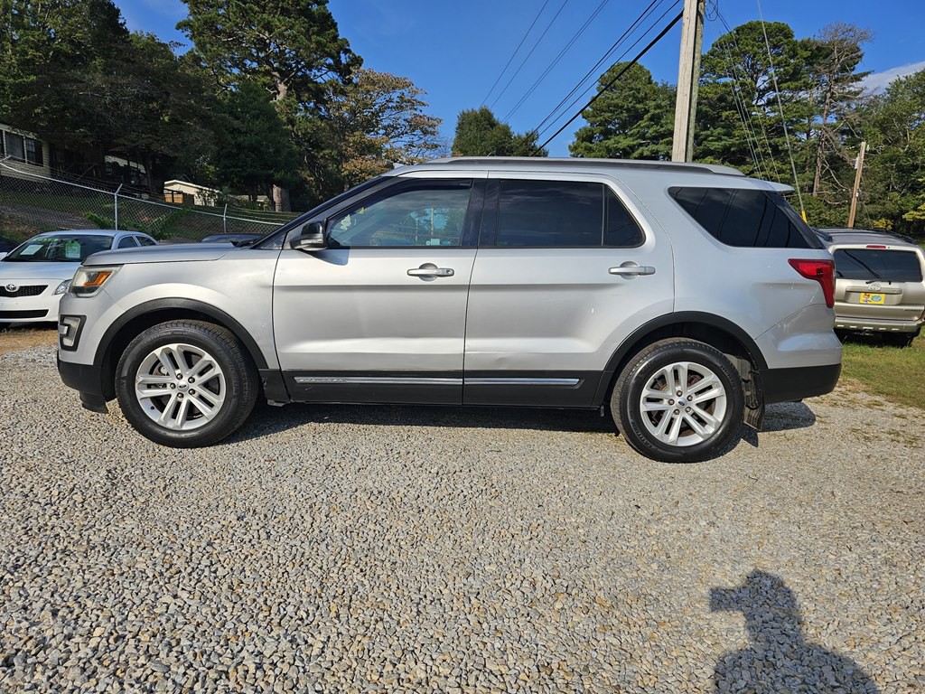 2017 Ford Explorer Image 2