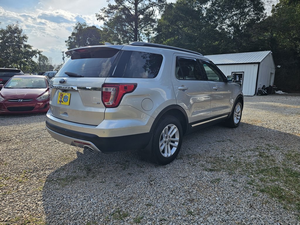 2017 Ford Explorer Image 8