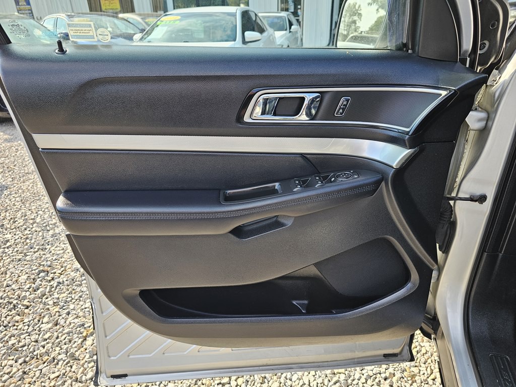 2017 Ford Explorer Image 12