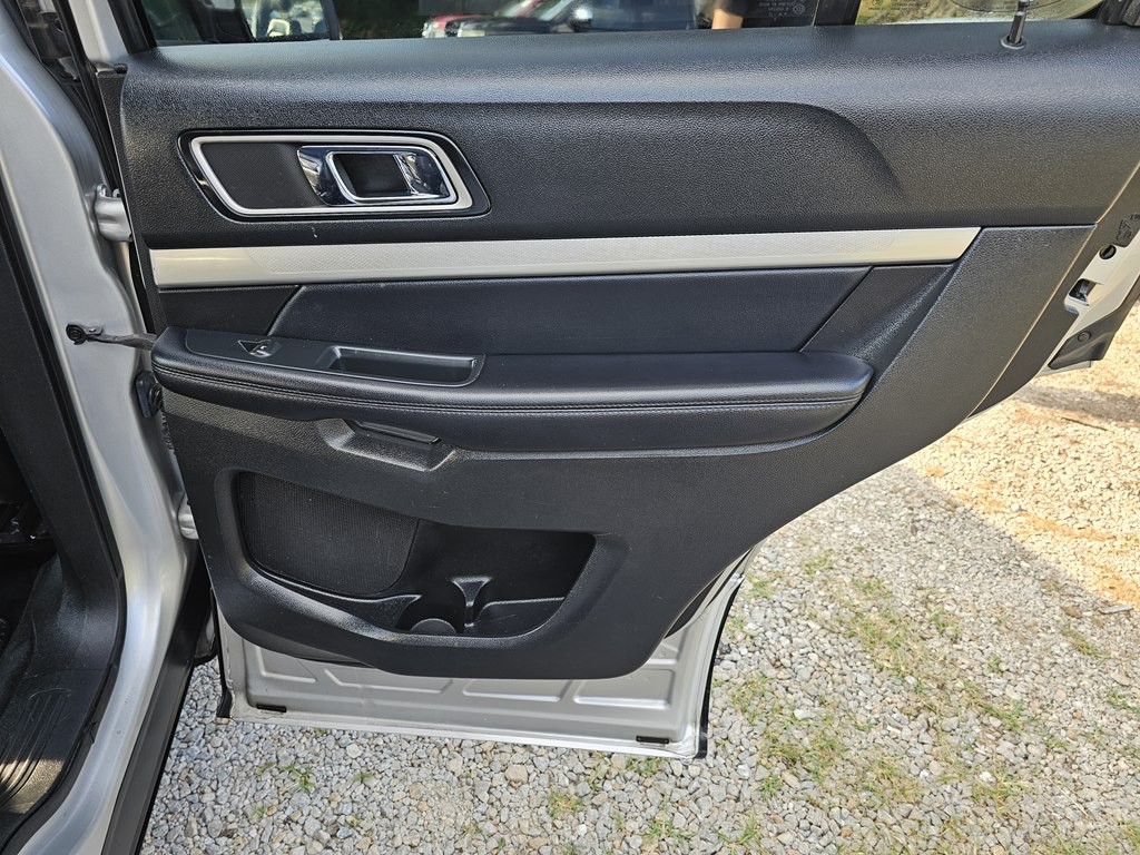 2017 Ford Explorer Image 16