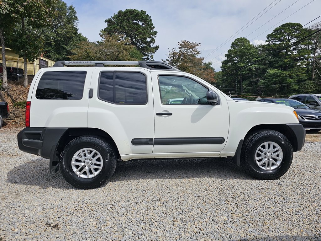2015 Nissan Xterra Image 2