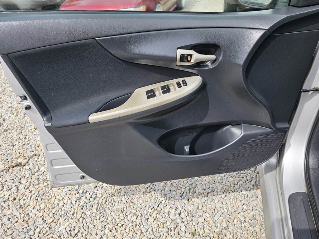 2010 Toyota Corolla Image 12