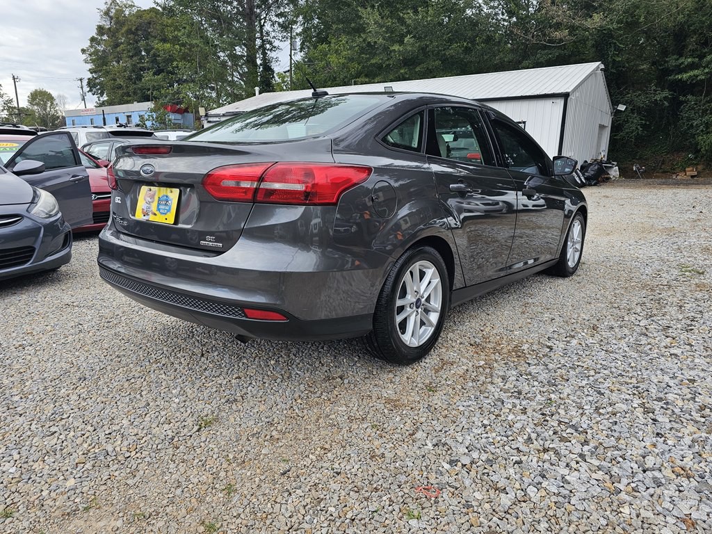 2016 Ford Focus Image 8