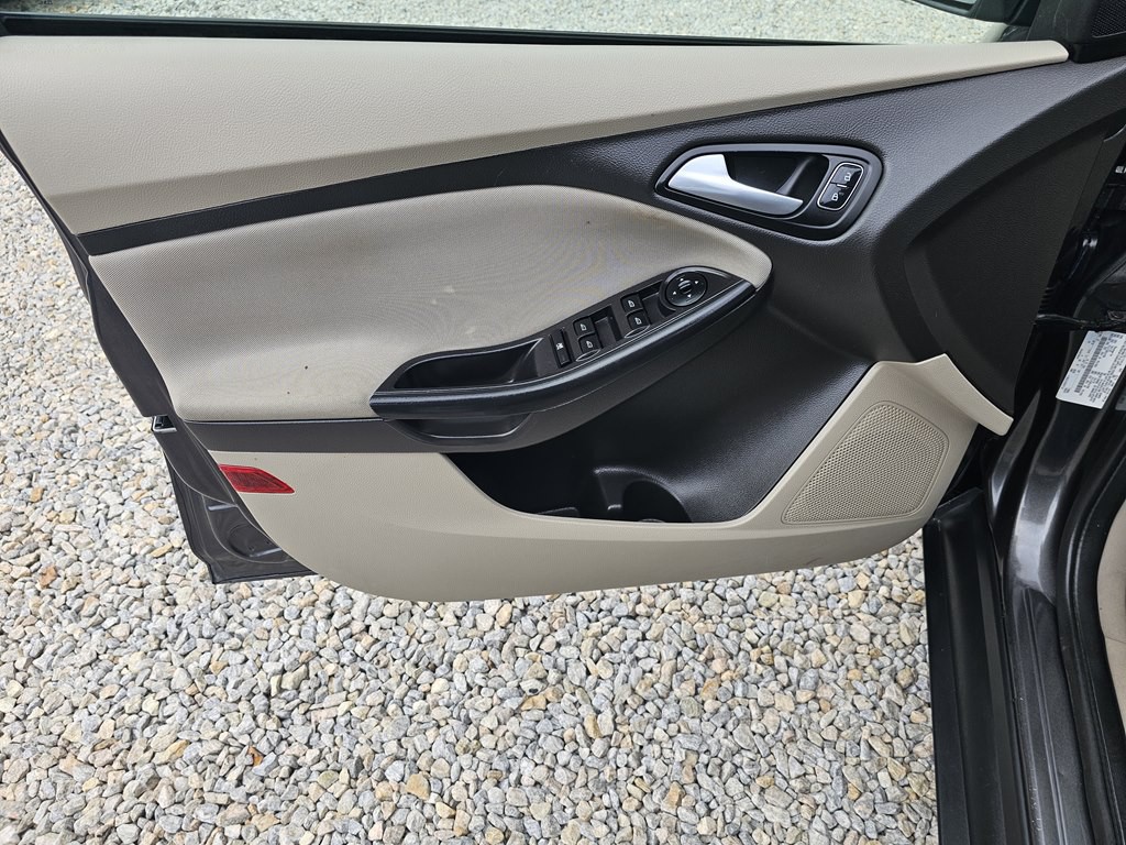 2016 Ford Focus Image 12
