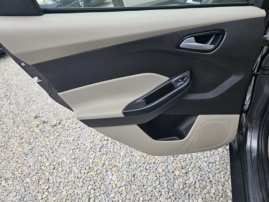 2016 Ford Focus Image 14