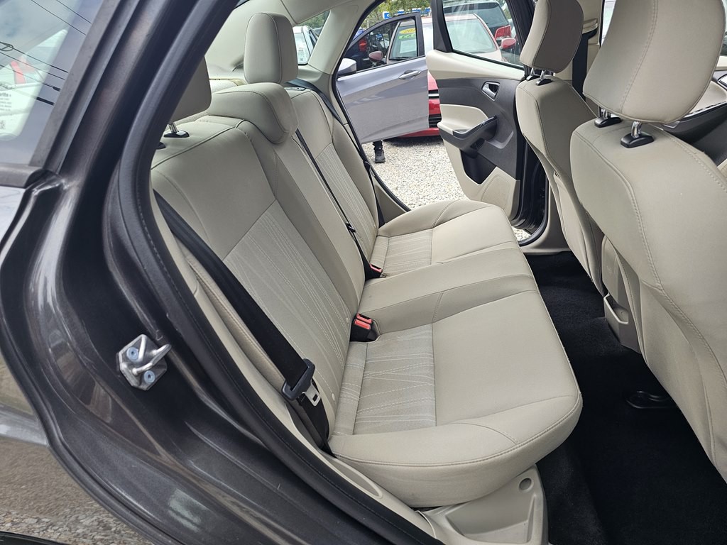 2016 Ford Focus Image 15