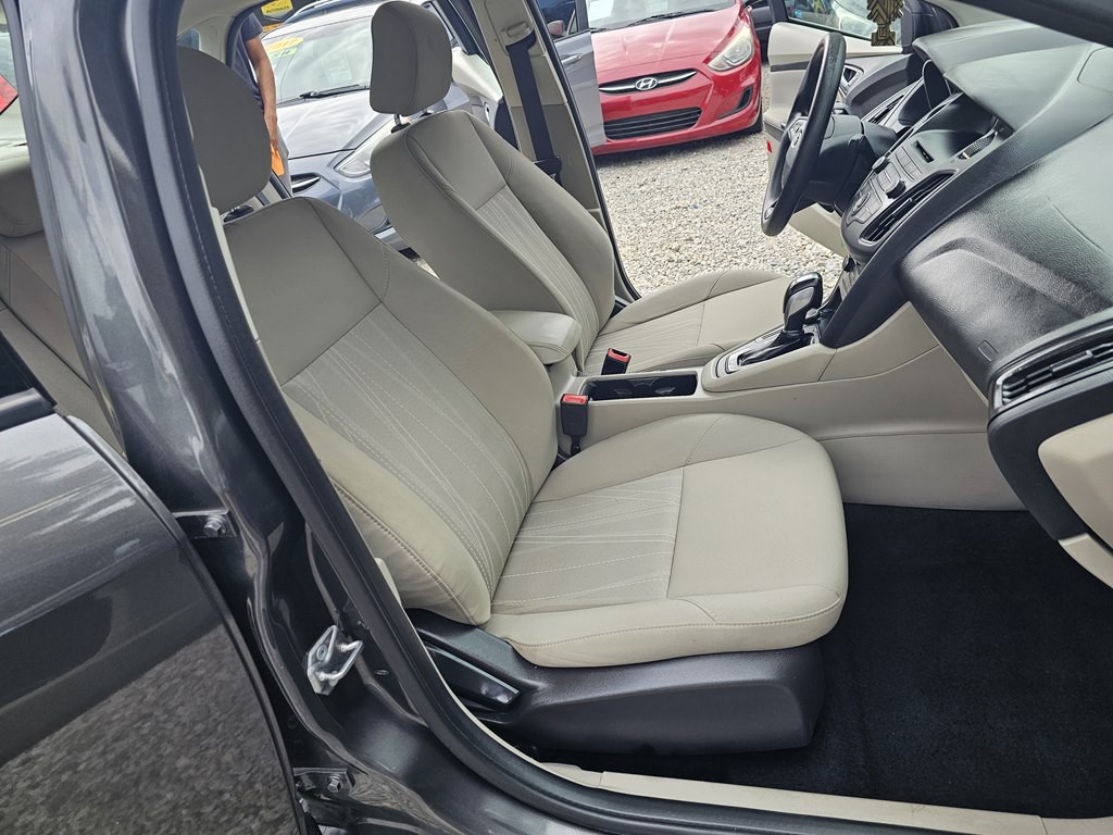 2016 Ford Focus Image 17