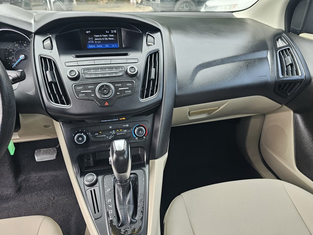 2016 Ford Focus Image 22