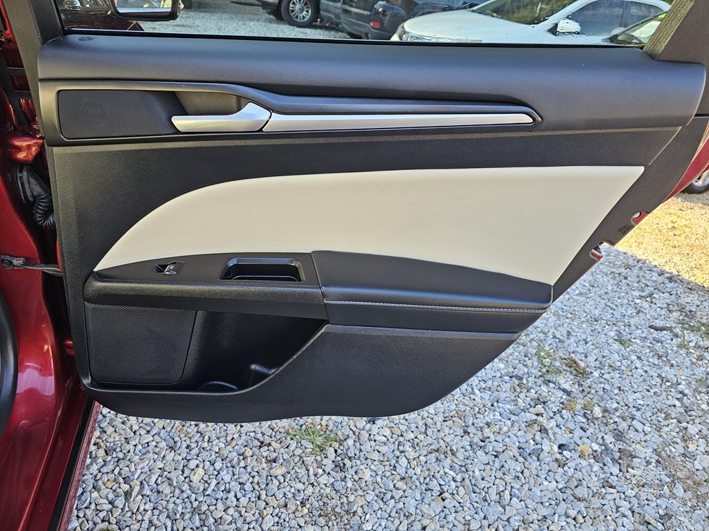 2017 Ford Fusion Image 16