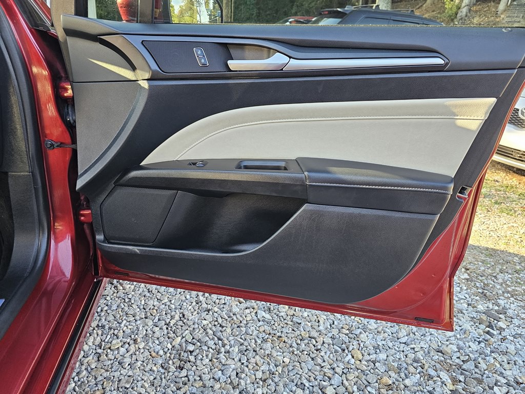 2017 Ford Fusion Image 18