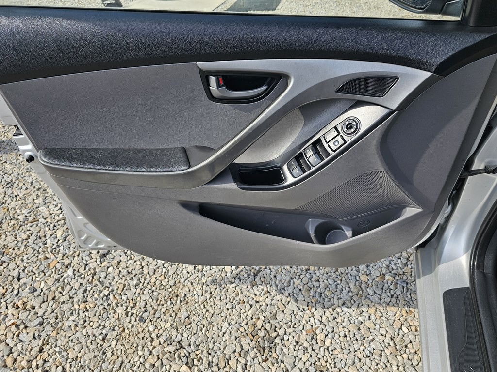 2016 Hyundai Elantra Image 12