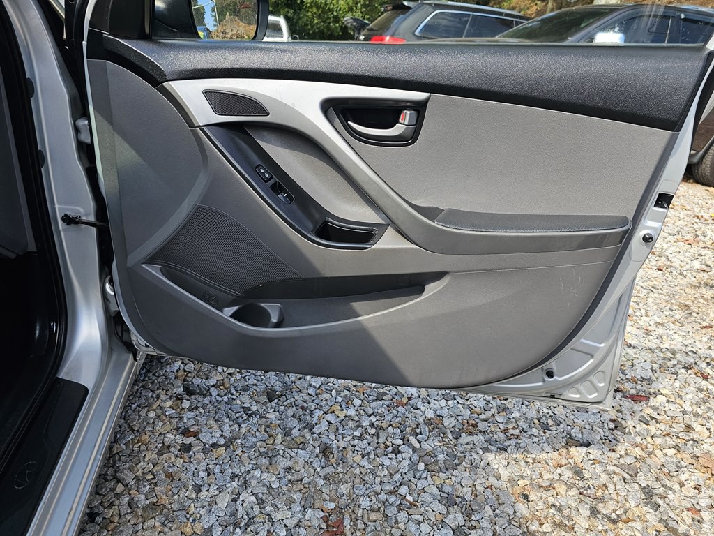 2016 Hyundai Elantra Image 18