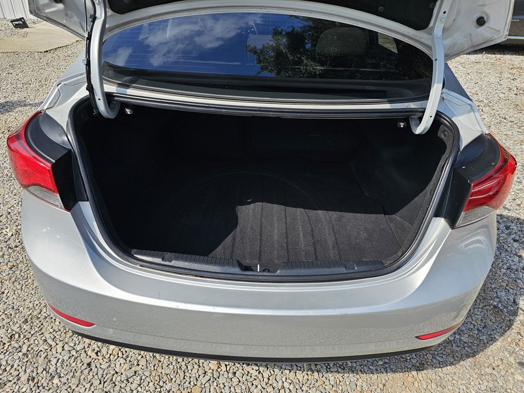 2016 Hyundai Elantra Image 24