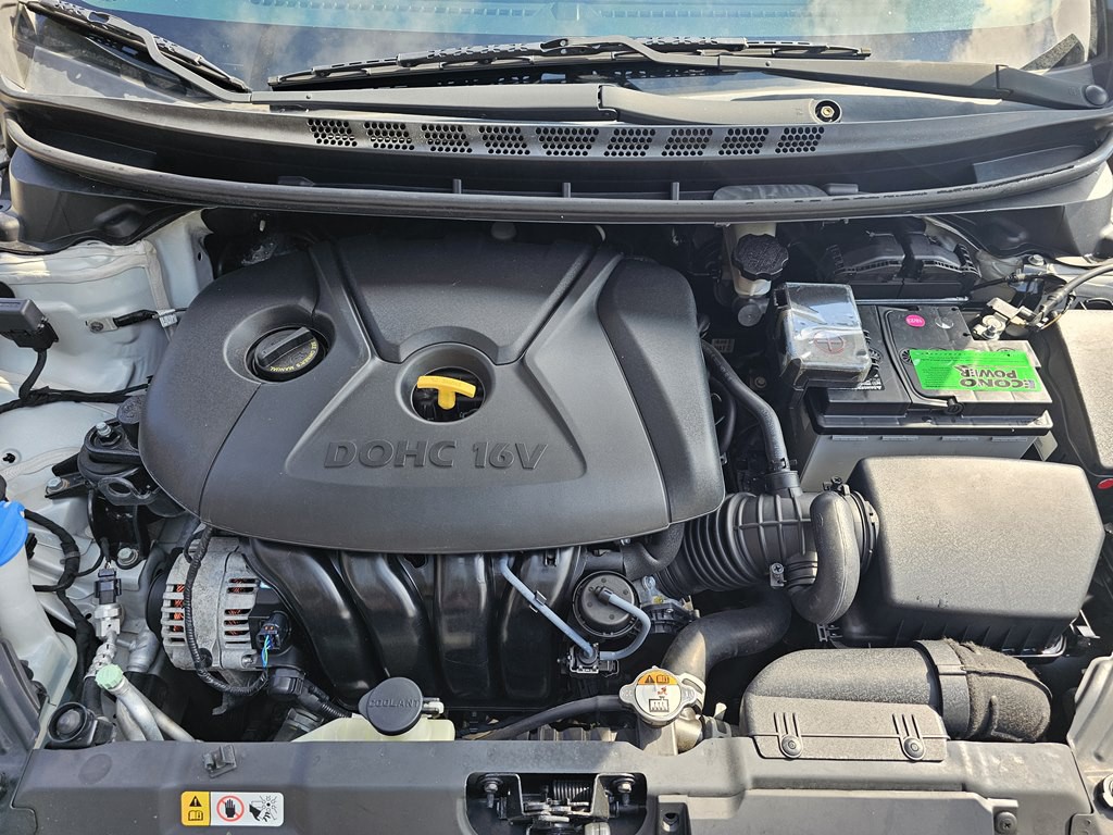 2016 Hyundai Elantra Image 28