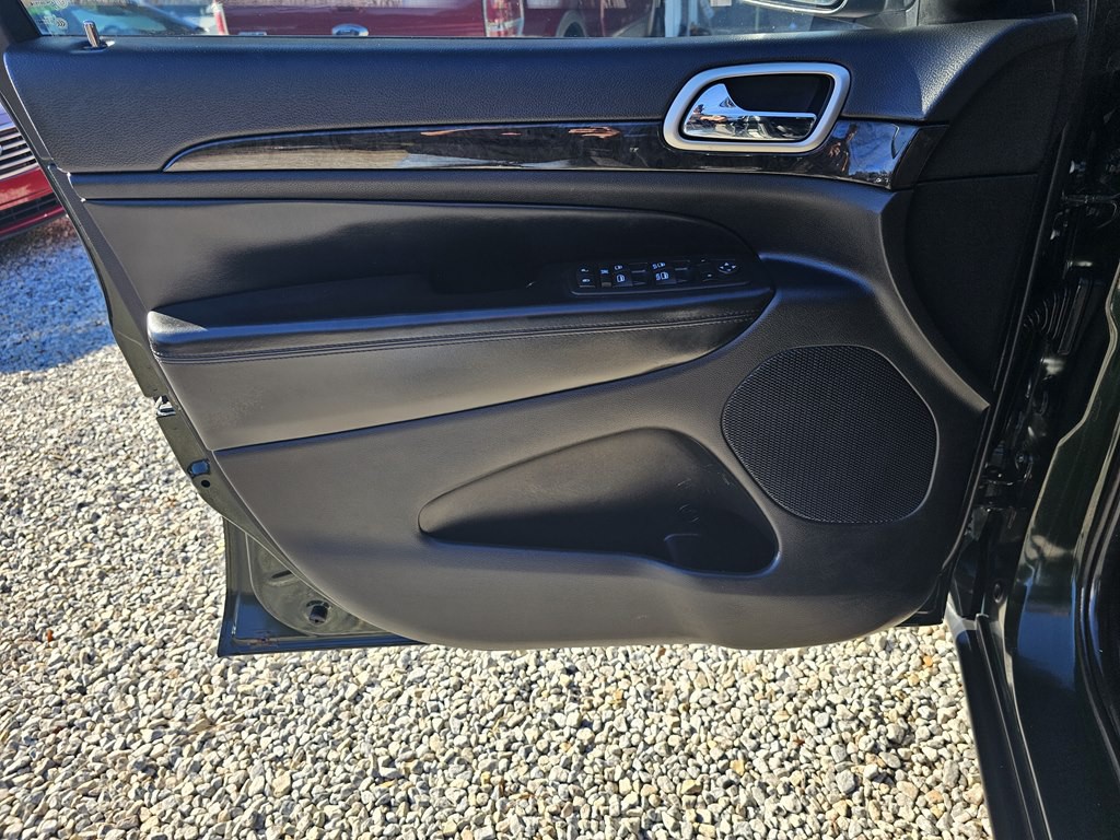 2011 Jeep Grand Cherokee Image 12